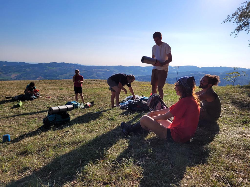 Vacanza educativa performante maggiorenni Via degli Dei a piedi